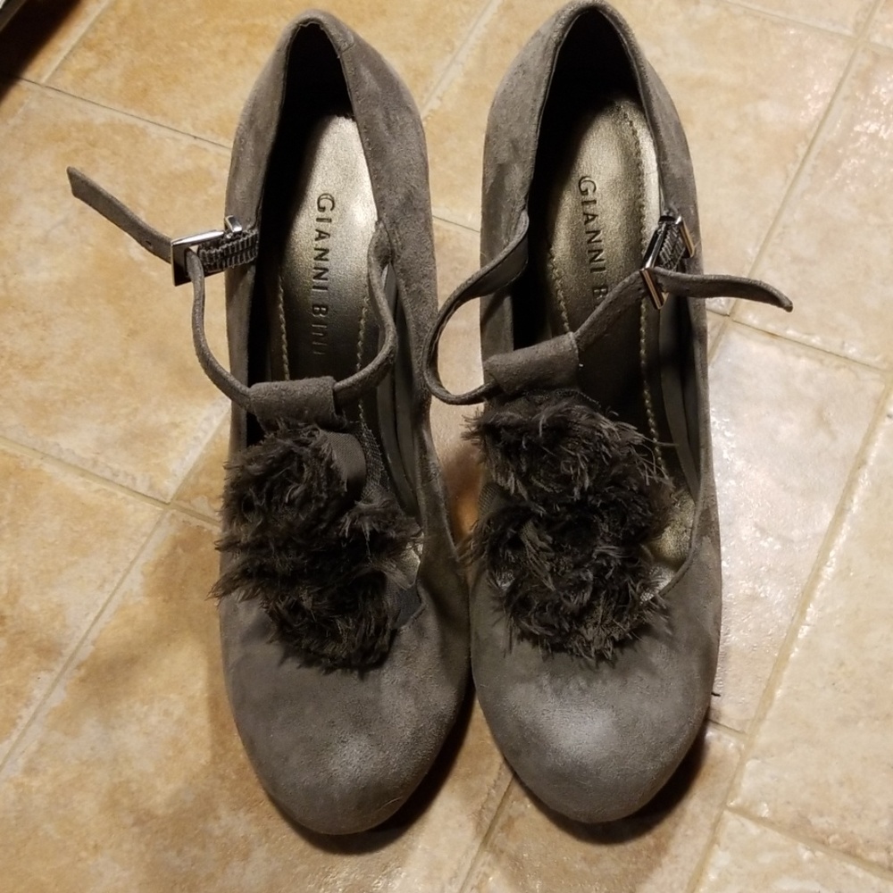 Gianni Bini suede heels